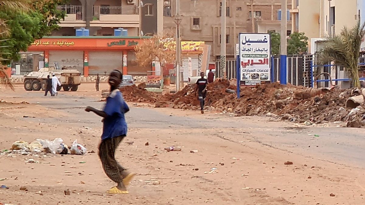 Fotky z Chartúmu ukazují město proměněné v bojiště